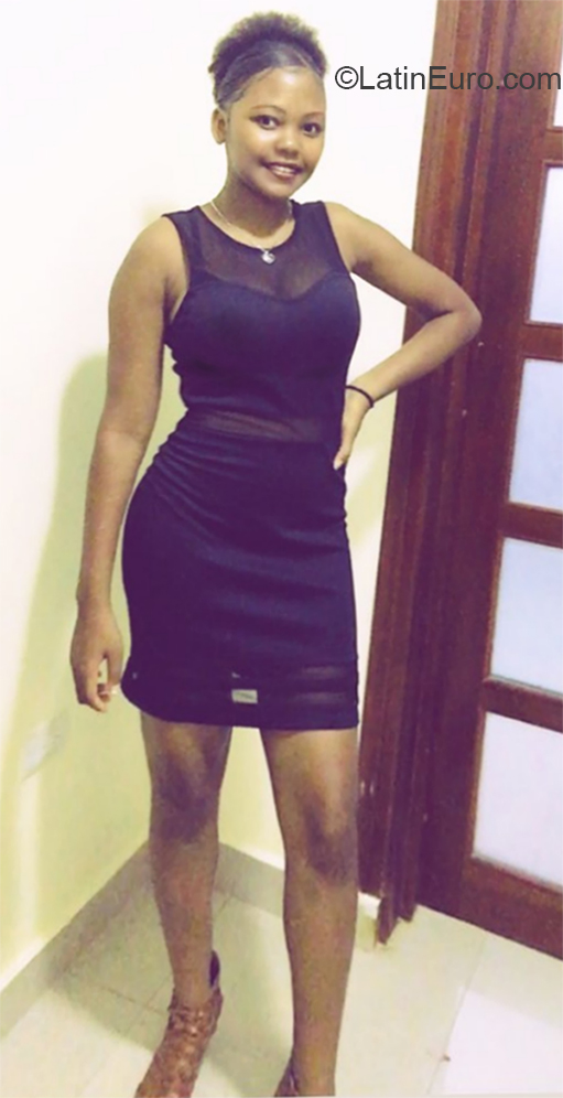 Date this lovely Dominican Republic girl Winia from Higuey DO35873