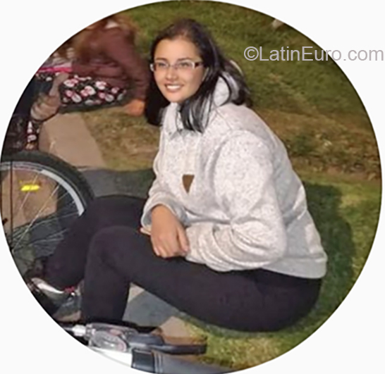 Date this sensual Colombia girl Yeraldin from Bogota CO26005