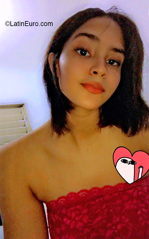 Date this passionate Dominican Republic girl Destiny from Santo Domingo DO36060