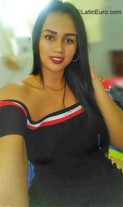 Date this lovely Colombia girl Angie from cali CO26057