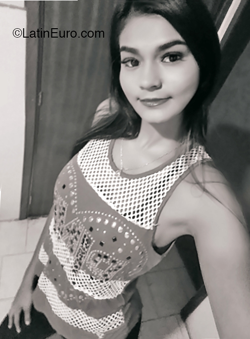 Date this hot Venezuela girl Chiquinquira from Cumana VE2707