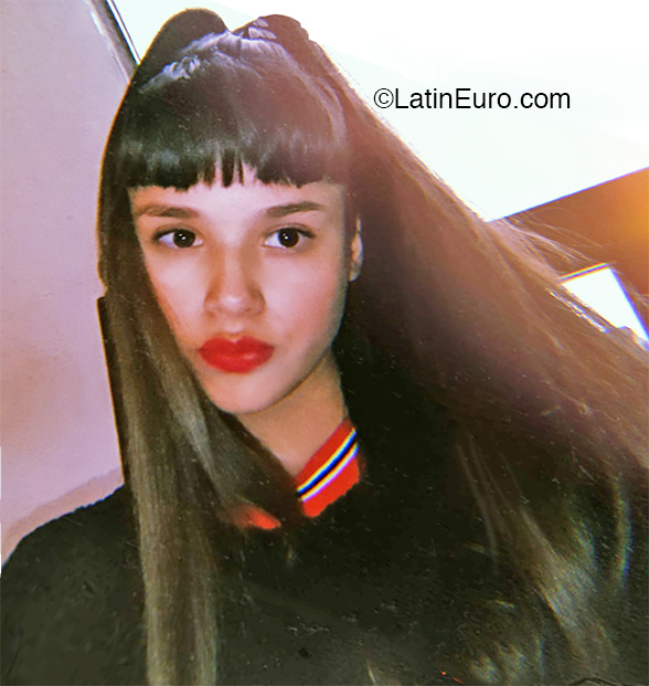Date this athletic Argentina girl Angela from Buenos Aires AR239