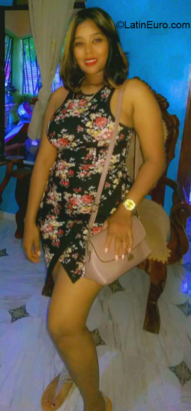 Date this lovely Dominican Republic girl Coralie from Santo Domingo DO36097