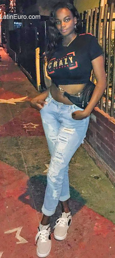 Date this attractive Colombia girl Leidy from Cali CO26073