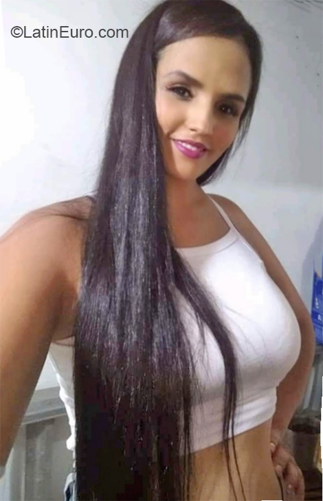 Date this attractive Colombia girl Evelyn from Medellin CO26078