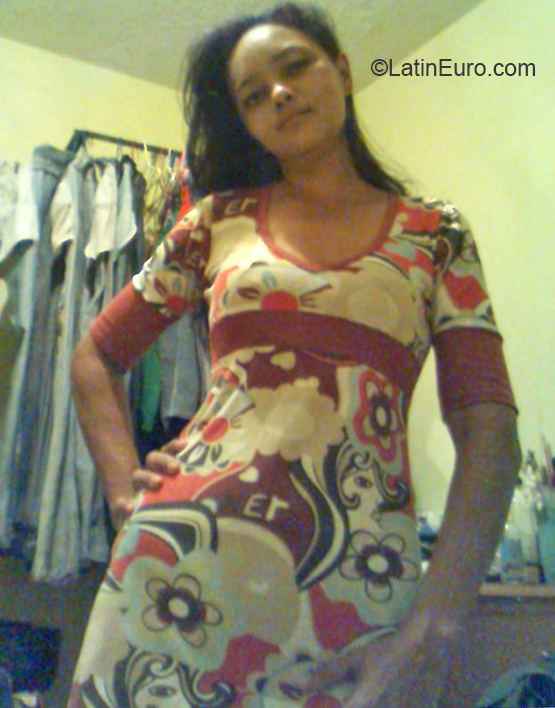 Date this nice looking Venezuela girl Yobix from Ciudad Bbolivar VE2715