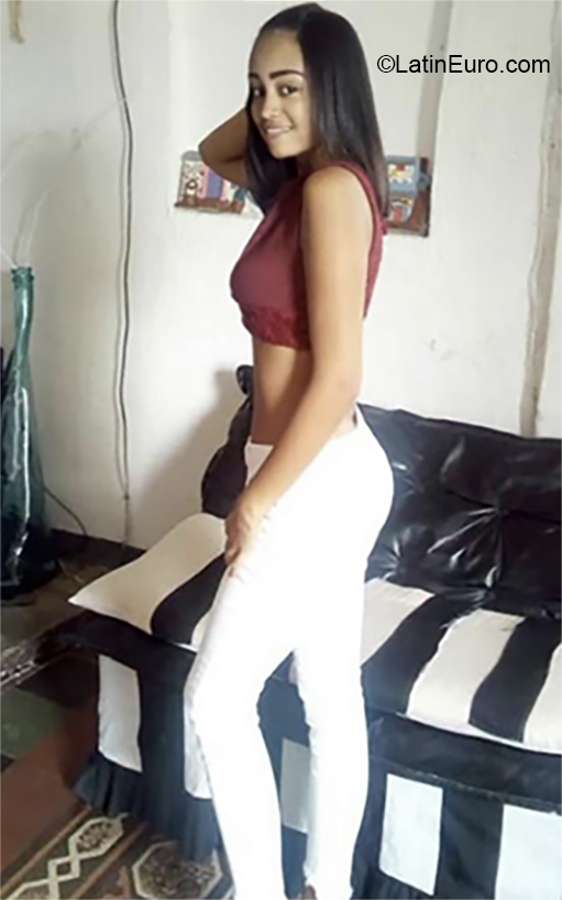 Date this delightful Venezuela girl Venezolana from Caracas VE2716