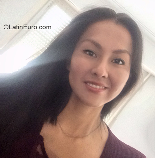 Date this nice looking Argentina girl Karin from Buenos Aires AR242