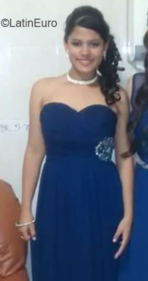 Date this tall Mexico girl Vanessa from Saltillo MX1700