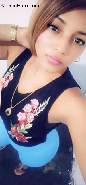 Date this voluptuous Dominican Republic girl Yasmin from Santo Domingo DO36208