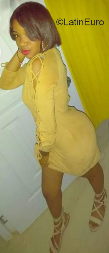 Date this voluptuous Dominican Republic girl Haidy from Santo Domingo DO36222