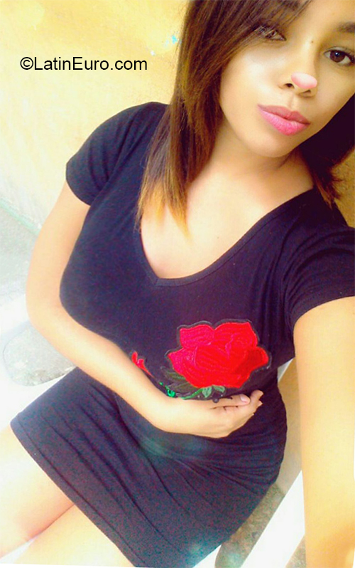 Date this charming Dominican Republic girl Yersie from Santiago DO36235