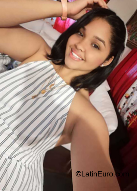 Date this sultry Dominican Republic girl Corel from Santo Domingo DO36236