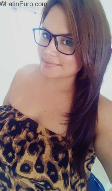 Date this young Colombia girl Laura from Barranquilla CO26731