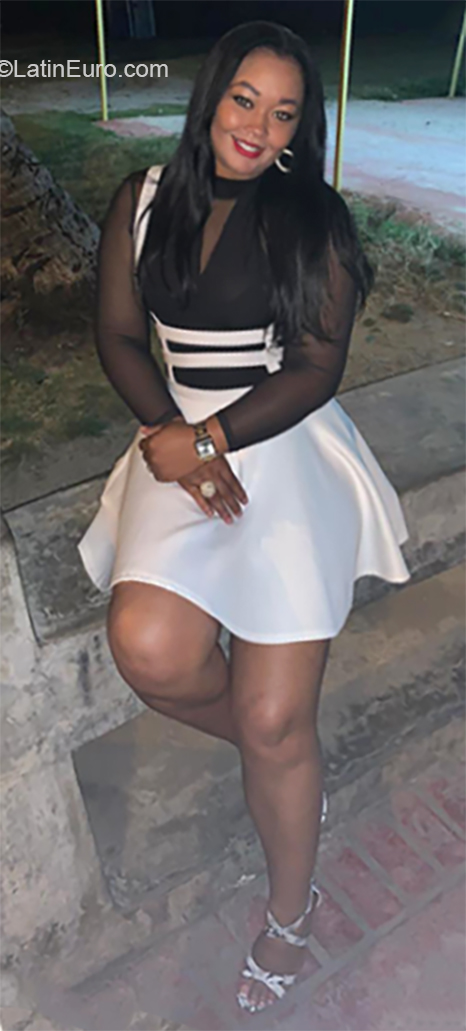 Date this nice looking Dominican Republic girl Yoana from San Pedro De Macoris DO36358