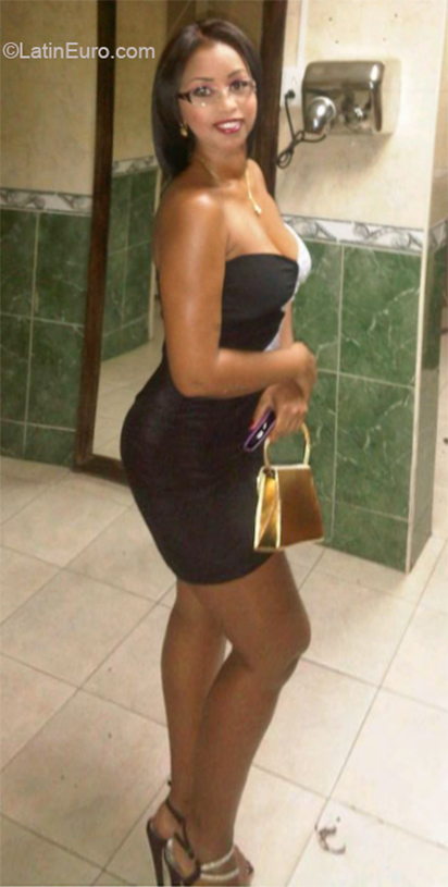 Date this funny Venezuela girl Victotiria from Caracas VE2755