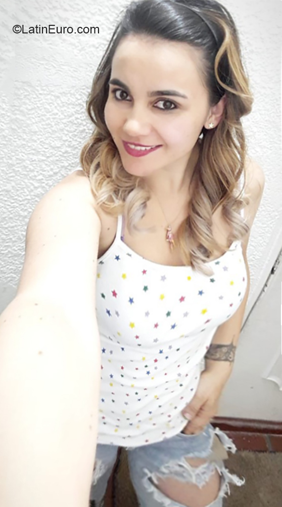 Date this voluptuous Colombia girl Milena from Bogota CO26213