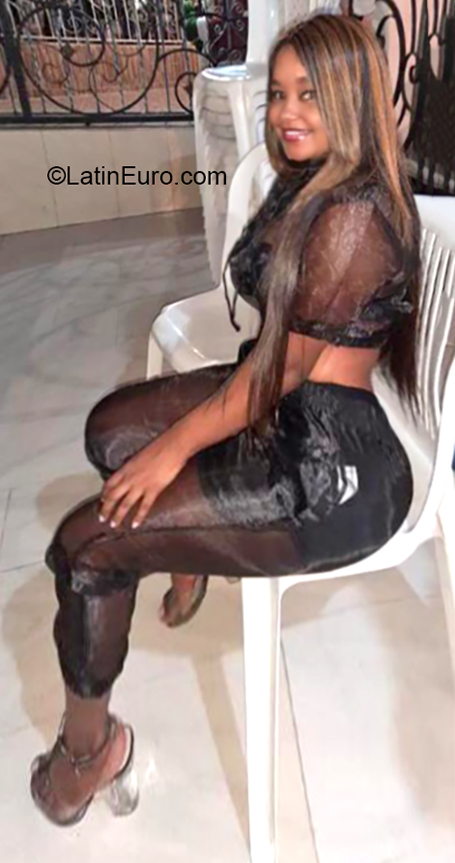 Date this cute Colombia girl Kimberley from Cali CO26221