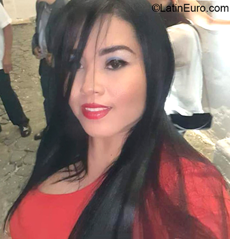 Date this nice looking Colombia girl Claudia lorena from Cali CO26223