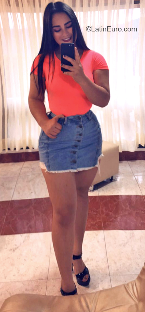 Date this beautiful Colombia girl Yeimi from Cali CO26224