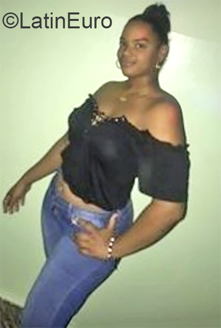 Date this attractive Dominican Republic girl Arleny from La Vega DO36451
