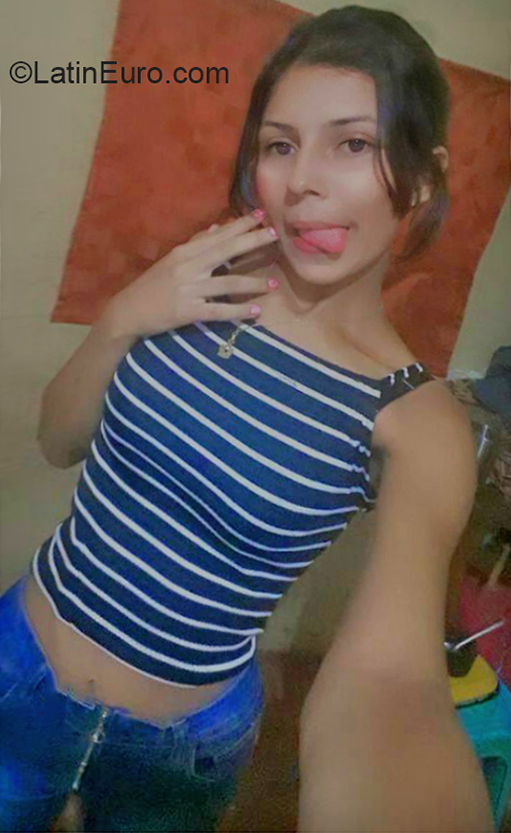 Date this lovely Venezuela girl Angelicadreams from Bolivar VE2767