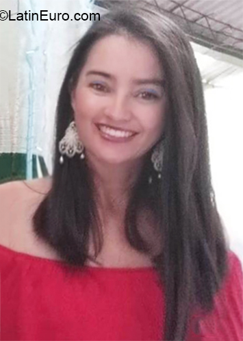 Date this happy Colombia girl Daniela from Pitalito CO26672