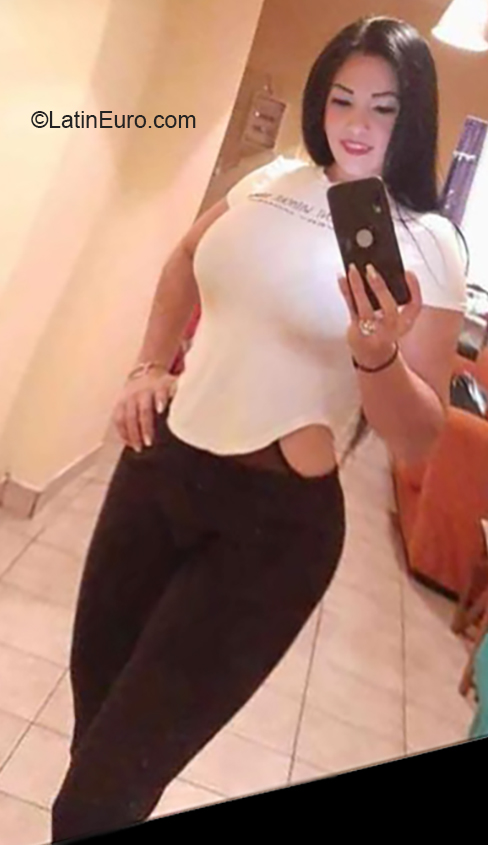 Date this gorgeous Venezuela girl Jessica from Maracaibo VE2775
