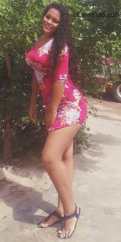 Date this sensual Venezuela girl Wilmery from Falcon VE2776