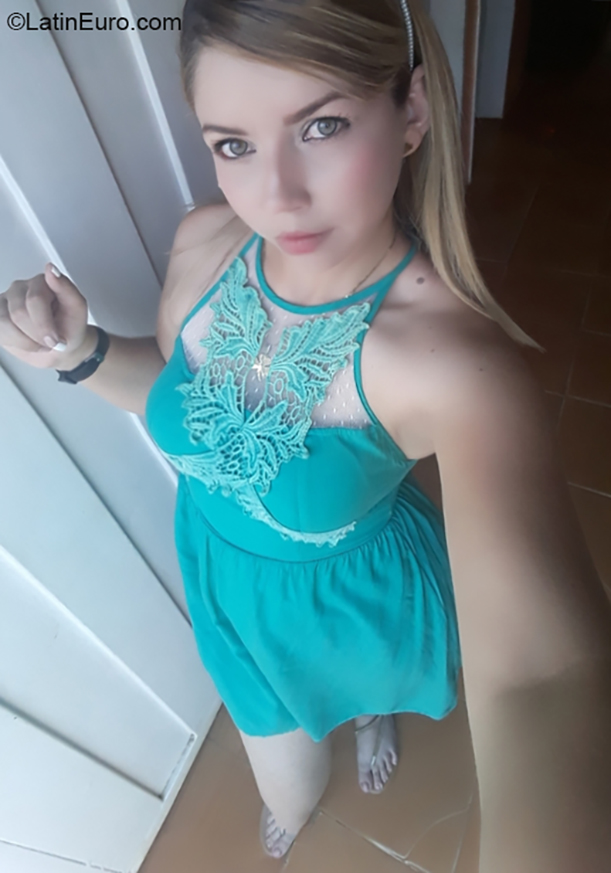 Date this hard body Venezuela girl Rosa from Barquisimeto VE2788