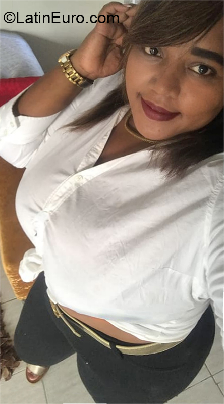 Date this young Dominican Republic girl Yory from Santo Domingo DO40090