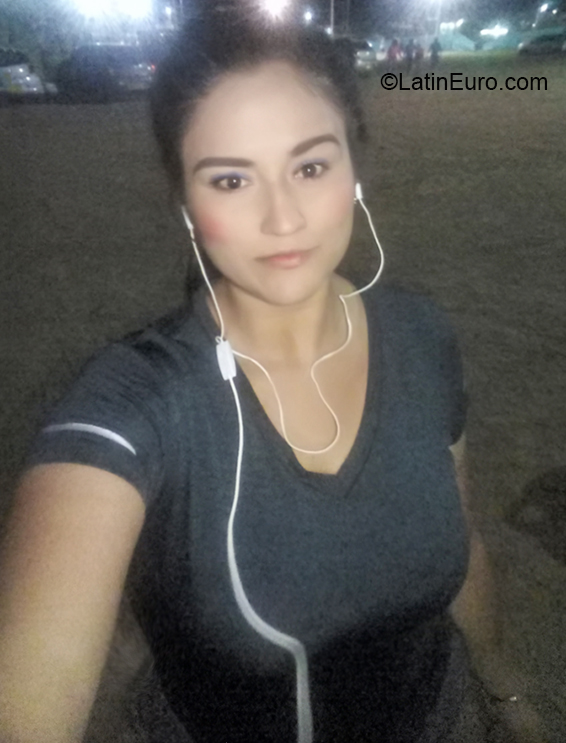 Date this foxy Colombia girl Isabel from Neiva CO26307