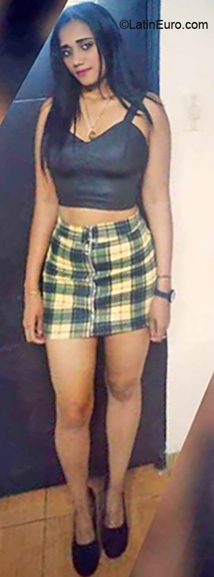Date this nice looking Colombia girl Luciana from Bogota CO27099