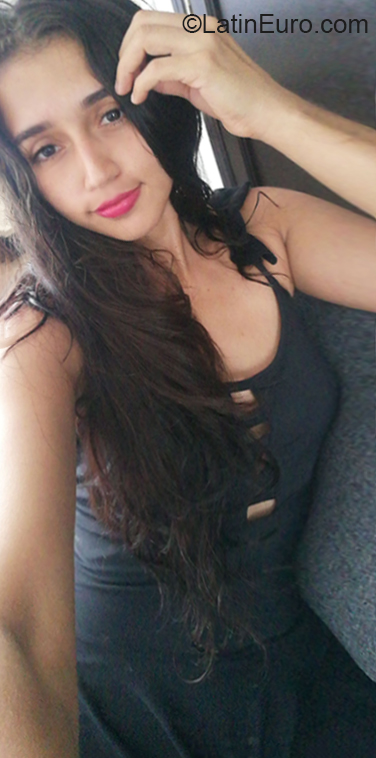 Date this hot Colombia girl Marcela from Cucuta CO26327