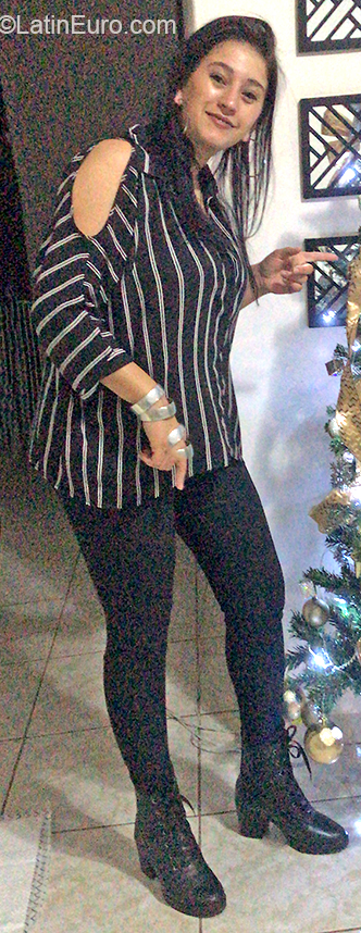 Date this hard body Brazil girl Andrea from Curitiba BR10963