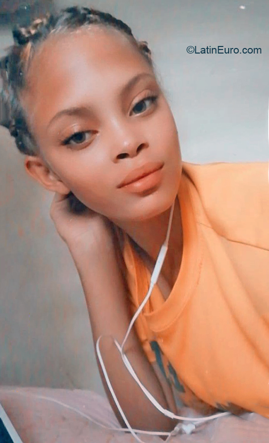 Date this nice looking Colombia girl Ruth from Santo Domingo CO26339