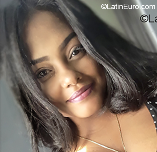 Date this pretty Dominican Republic girl Maria Fernanda from Santo Domingo DO36746