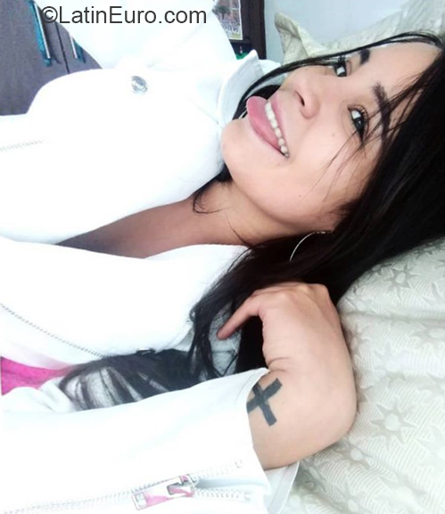 Date this delightful Venezuela girl Valentina from Caracas VE2822