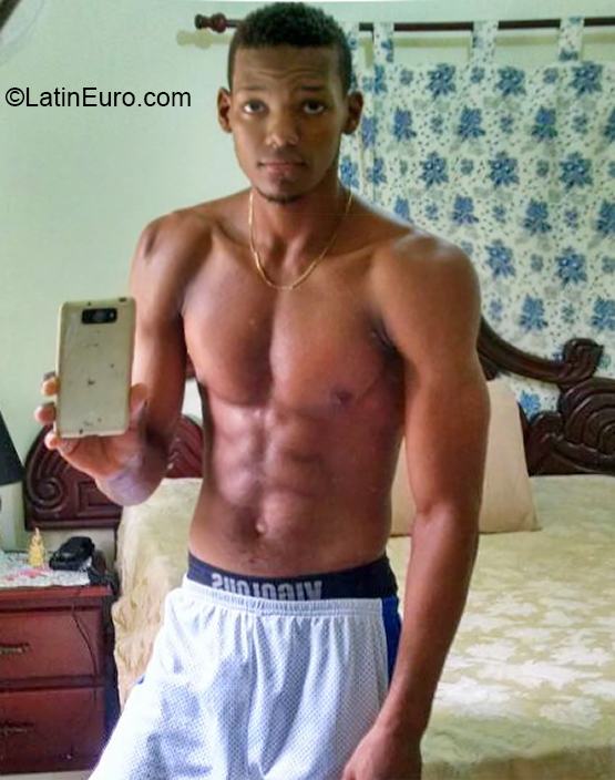 Date this funny Dominican Republic man Jore from Santo Domingo DO36772