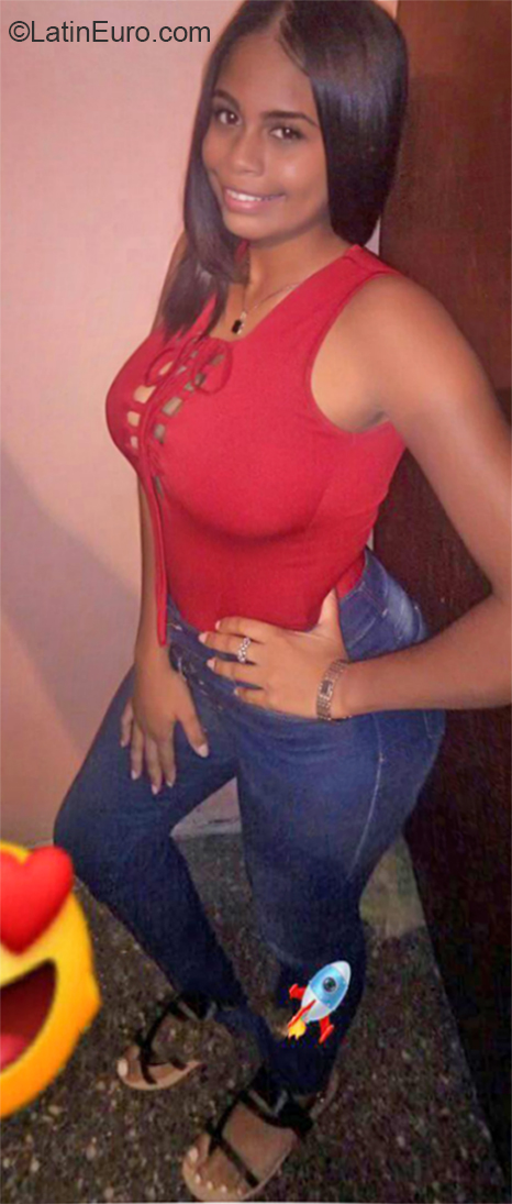 Date this stunning Venezuela girl Nathaly from Caracas VE2826