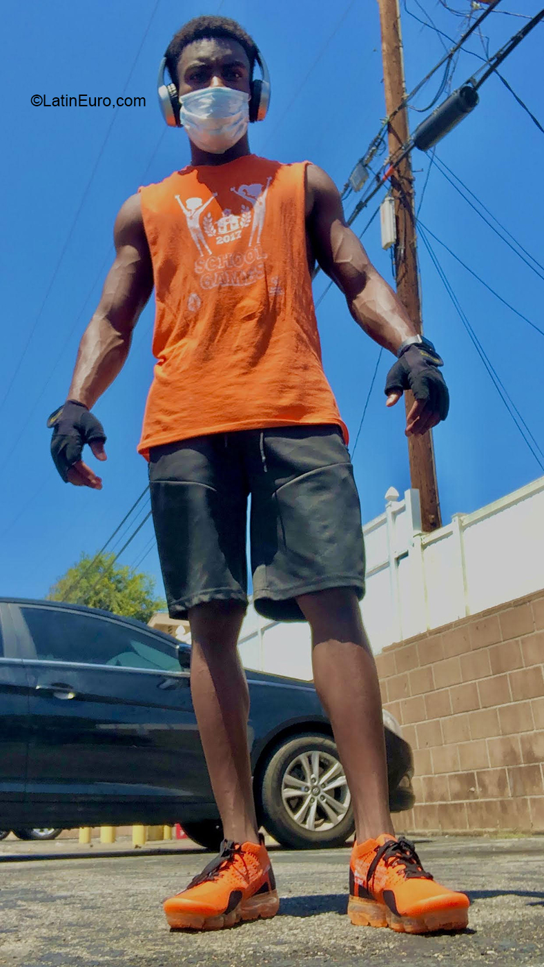 Date this delightful United States man Curtis from Los Angeles US20511