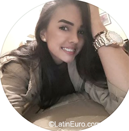 Date this pretty Venezuela girl Consta from  VE3653