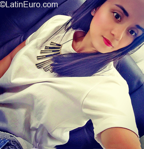 Date this funny Colombia girl Vanessa from Manizales CO26404
