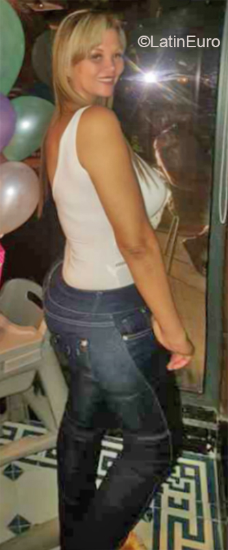 Date this lovely Colombia girl Laura from Cartagena CO26411