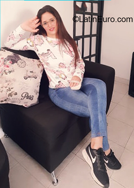 Date this stunning Colombia girl Luisa from Bogota CO26426