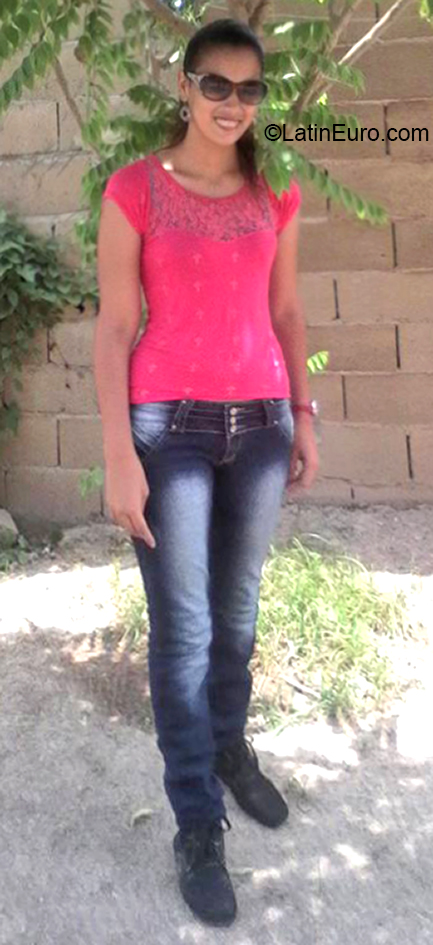 Date this cute Venezuela girl Joelsi from Barcelona VE2848