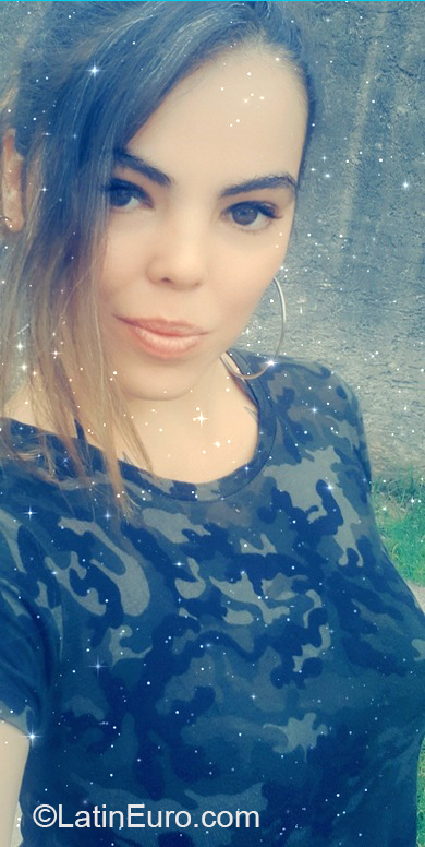 Date this happy Argentina girl Joana from Buenos Aires AR294
