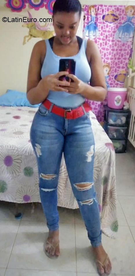 Date this hard body Dominican Republic girl Lisbeth from Santiago DO36915