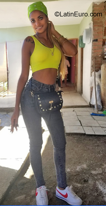 Date this happy Cuba girl Arlenyis from Camaguey CU638