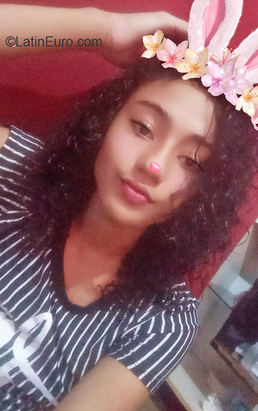 Date this athletic Brazil girl Yasmin from Sao Paulo BR11003